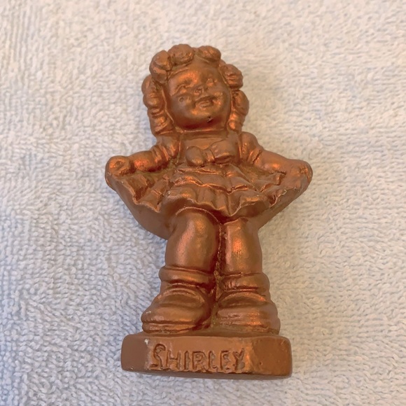 Vintage SHIRLEY TEMPLE Chalkware Carnival Figurine Statue 4” Gold - Picture 1 of 17